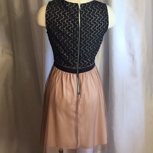 Sleeveless dress by SPEECHLESS lace top, tule skrt - Picture 10 of 15